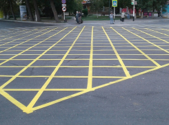 Минувшей ночью в Анапе появились ещё два перекрестка с вафельной разметкой