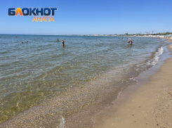 Дзен на пляжах Анапы: анапчане и туристы в восторге от чистейшей воды в море