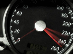 Анапчане обсуждают лихача, который ехал по Крымскому мосту со скоростью 243 км/ч