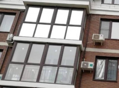 В Анапе из окна в ЖК «Раз Два Три» выпала девушка и разбилась насмерть