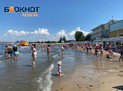 Кристальное и теплое море – тины нет: обстановка на песчаном побережье в Анапе