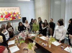 В Анапе для жен участников спецоперации провели мастер-класс по флористике