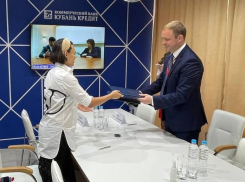 Дочь министра обороны подписала соглашение с мэром Анапы 