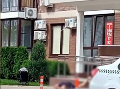 Насмерть разбился мужчина при падении с ЖК «Раз Два Три» в Анапе
