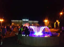 Какие развлечения ждут вас в ночной Анапе: видеопрогулка