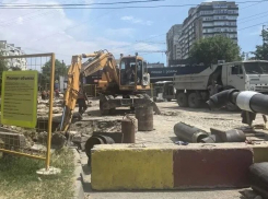 В Анапе продолжается ремонт теплотрассы на улице Ленина