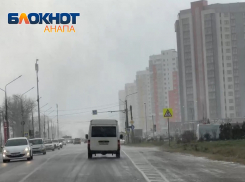 Красота на улицах – суета на дорогах: в Анапу пришла настоящая зима