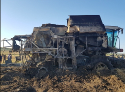В хуторе под Анапой сгорел комбайн