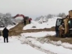 Полиция Анапы устанавливает виновников, разрывших дюны в прибрежной зоне