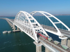 Грузовые поезда пойдут по Крымскому мосту с 1 июля