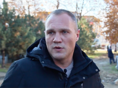 Автомобили, которые паркуются в Анапе на тротуарах, убирают при помощи эвакуаторов 