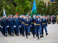 Василий Швец поздравил военнослужащих и ветеранов с Днем ВДВ