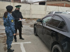 У анапчанина за долги арестовали две иномарки
