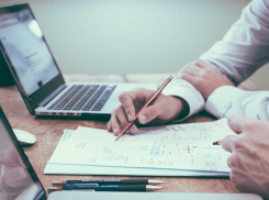 Анапчанка пожаловалась, что коллекторы «берут её за горло»