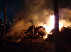 Следователи устанавливают причину ночного пожара в парке аттракционов в Анапе 