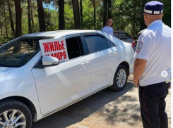 В Анапе борются с автовладельцами, которые незаконно рекламируют жильё у моря