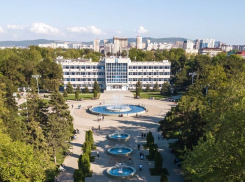 Василий Швец поздравил финансистов Анапы с профессиональным праздником