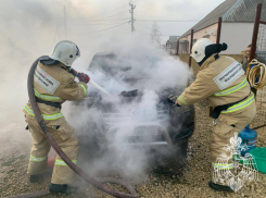 Автомобиль и баня сгорели под Анапой