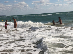 Прямо сейчас в Анапе! В режиме он-лайн можно увидеть на море ураган и шторм!