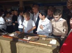 Ученикам витязевской школы Анапского района показали оружие победы