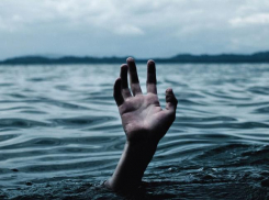 В Анапе во время шторма человека унесло в открытое море