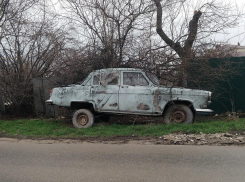 Раритетная «Волга» уже пять лет «мозолит» глаза анапчанину