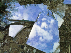 В Анапе есть Светлая и Тёмная Гостагайки, на берегах которых находят осколки зеркал  