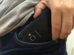 В Анапе мужчина взял у знакомого телефон, чтобы позвонить, а сам смылся неизвестно куда