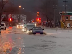Анапу и Новороссийск снова топит после сильного дождя, а люди вторые сутки без света