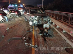  В Анапе случилось жёсткое ДТП с участием «семёрки», а в Джемете сгорел дом