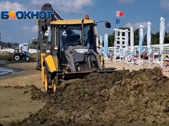 Центральный пляж Анапы перекрыт из-за мощного выброса камки