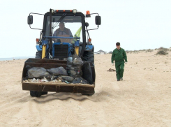 На пляжах вдоль Витязевской косы в Анапе собрали 150 мешков мусора