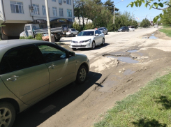 В станице Анапская дорожное покрытие разрушено грунтовыми водами