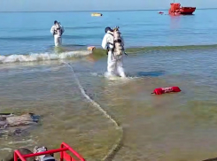 Скоро все закончится: сбор мазута с морского дна у берегов Анапы и Темрюкского района завершен