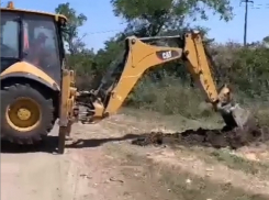 В Витязево под Анапой перекопали стихийный автопроезд