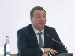 «Я сам много времени провел в лагерях»: депутат из Анапы стал интернет-мемом