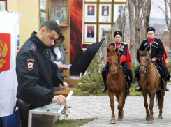 Сотрудники ОМВД и представители казачества проголосовали на выборах одними из первых
