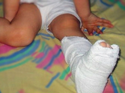 В Анапе по вине родителей под колеса автомобиля попал 5-летний малыш