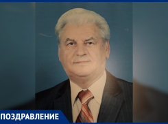 Александра Грязнова поздравляют с 85-летием