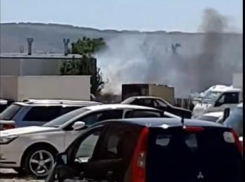 Прямо сейчас! В Анапе в районе «Красной площади» пожар