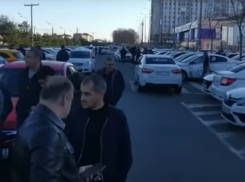 В Анапе водители такси протестуют против условий «Яндекс»