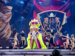 «Аншлаг и километровые очереди»: активисты не смогли сорвать концерт эпатажного Филиппа Киркорова в Анапе