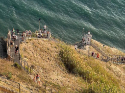 Ограждение и видеокамеры: в Анапе благоустроят лестницу «800 ступеней»