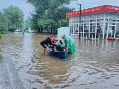 Одна с двумя детьми: как сургутянка спасалась от потопа в Анапе