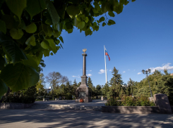 Скверу за ЦК «Родина» присвоено название «Россия»