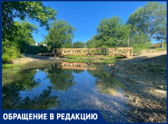 Жители ЖК «Holiday House» в Сукко просят оставить мост через речку в покое