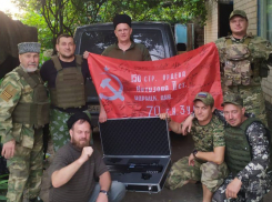 Антидроновое ружье и гуманитарная помощь – казаки анапского района доставили посылки бойцам в зону СВО 