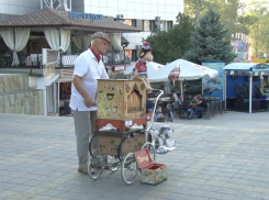 Шарманщик из Краснодара начал гастроли в Анапе