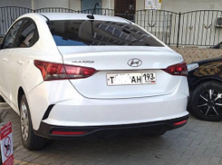 Водитель Hyundai припарковался на тротуаре и был найден полицией