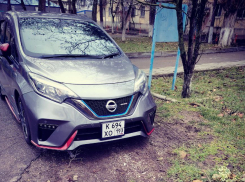 Жители Анапы жалуются на самовольную стоянку на газоне на Новороссийской